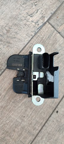 Замок і ручка дверей задка 5G6827505B VAG