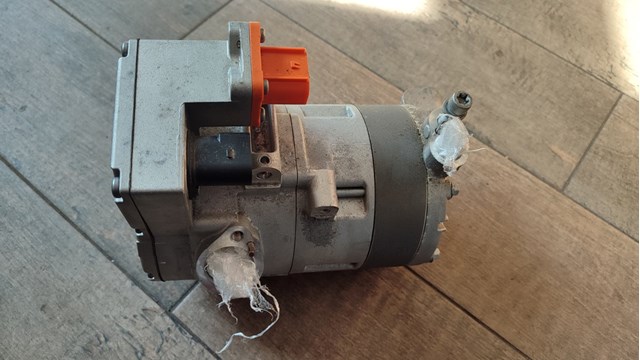 Компресор кліматичної установки 5QE816803H VAG