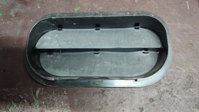 Люк заднього крила 6R0819465C VAG