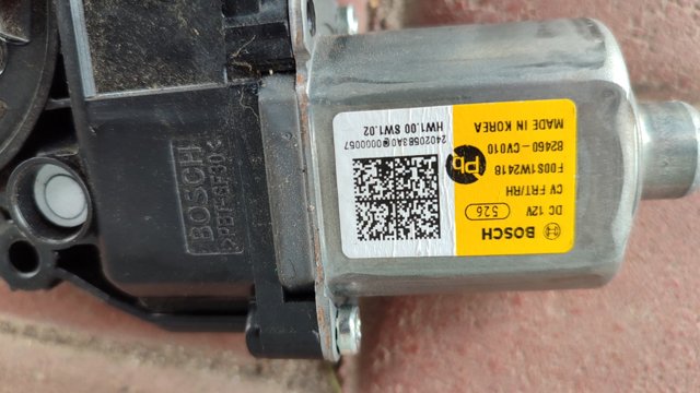 Мотор склопідйомника дверей передніх, правих 82460CV010 HYUNDAI