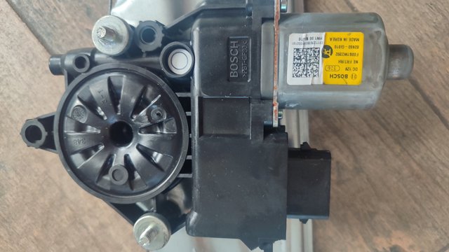 Мотор склопідйомника дверей передніх, правих 82460GI010 HYUNDAI
