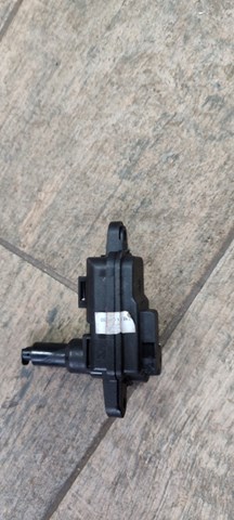 Мотор-привід відкриття лючка бака 8V0862159A VAG