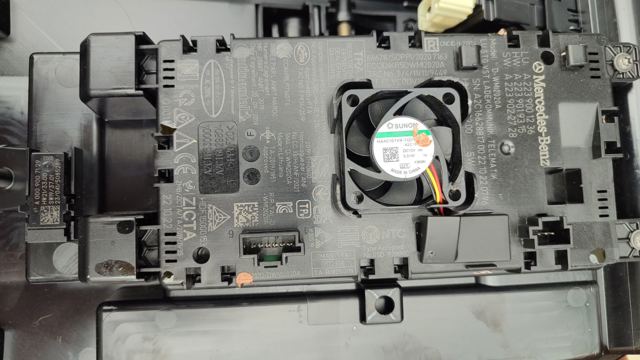 Станція для бездротової зарядки A2239001236 MERCEDES