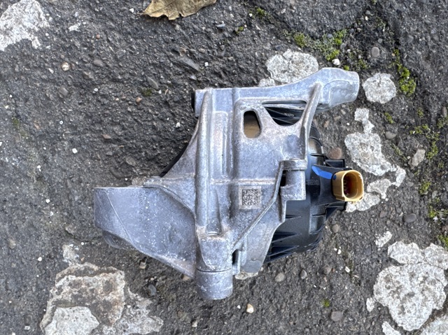 Права подушка мотора 4M0199372FF VAG