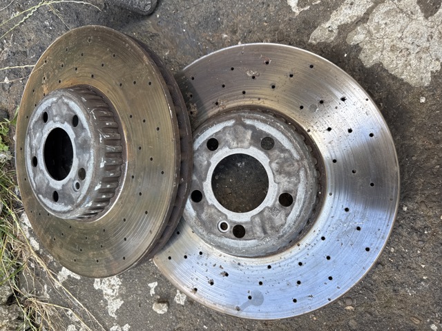 Гальмо дискове переднє A0004218700 MERCEDES