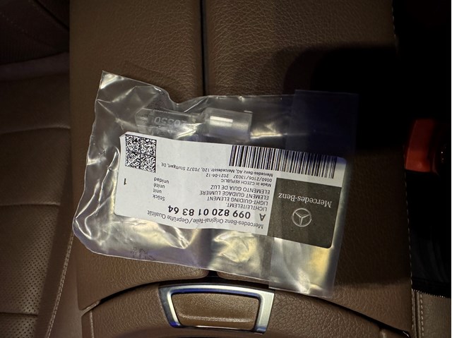 Ліхтар підсвічування ручки дверей передніх A0998200183 MERCEDES