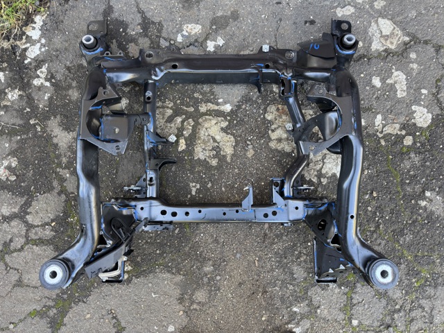 Передня балка A1663302200 MERCEDES