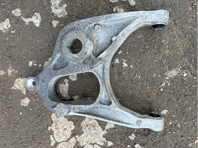 Балансир задній нижній, правий A1663501006 MERCEDES