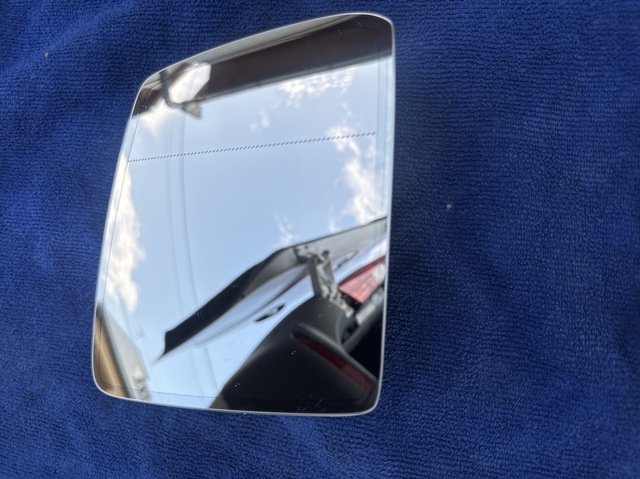 Дзеркальний елемент правий A1668100419 MERCEDES