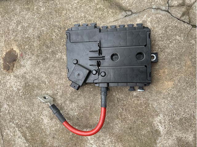 Коробка запобіжників A2055402850 MERCEDES