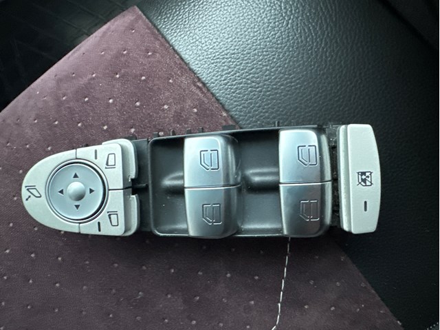 Кнопки переднього лівого склопід'ємника A2059056811 MERCEDES