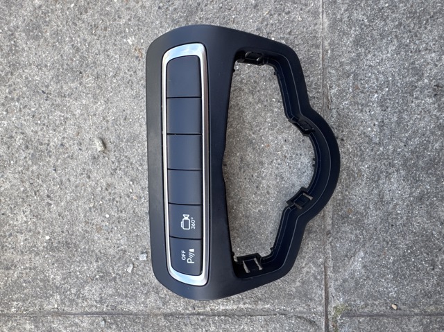 Блок кнопок центральної консолі A2059058309 MERCEDES
