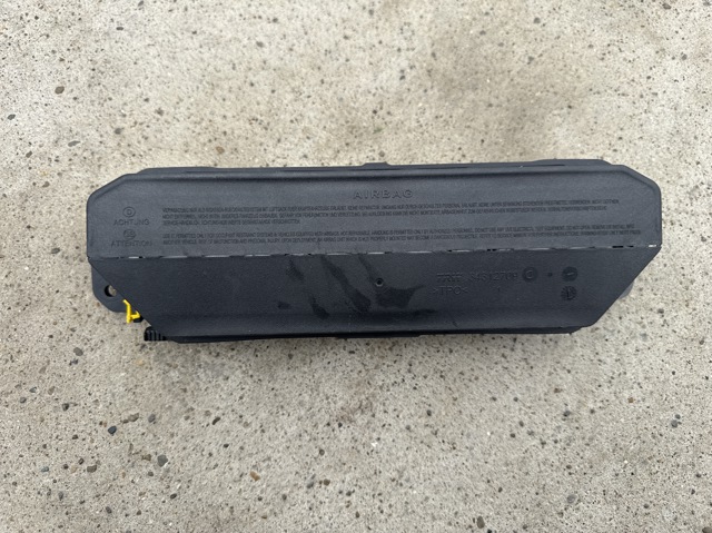 Подушка безпеки (AIRBAG) пасажирська, захисту колін A2068601002 MERCEDES