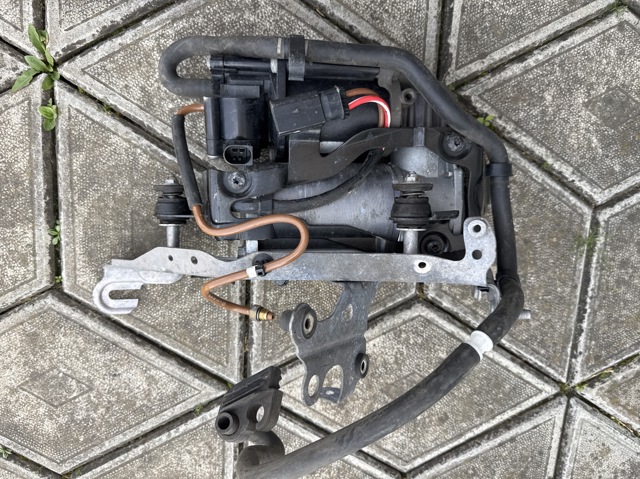Компресор підкачки амортизаторів A2133200104 MERCEDES