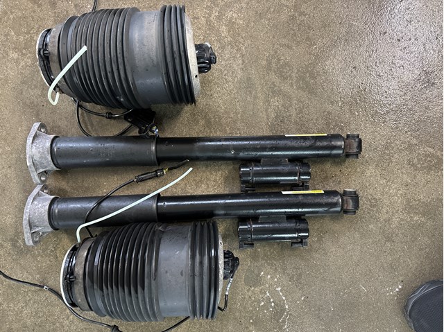 Пневмоподушка задня A2133200225 MERCEDES