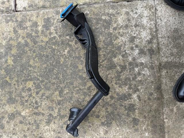 Горловина бачка омивача A2138600164 MERCEDES