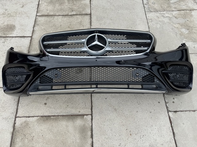 Бампер на авто Mercedes E