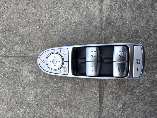 Кнопки переднього лівого склопід'ємника A2139054803 MERCEDES