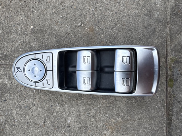 Кнопковий блок керування склопідіймачами передній лівий A2139055103 MERCEDES