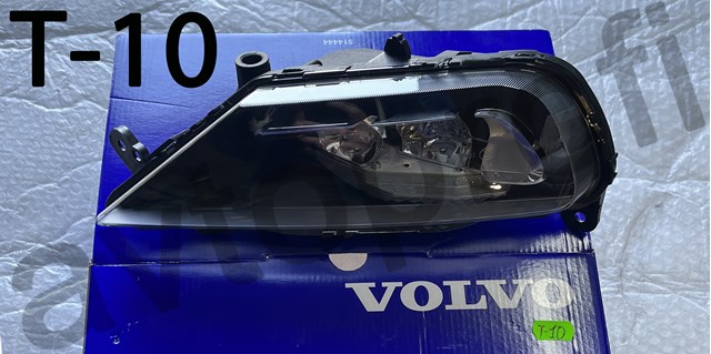 Туманка права 32337365 VOLVO