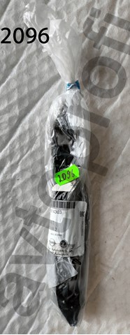 Кронштейн кріплення бампера переднього правий 39014303 OPEL