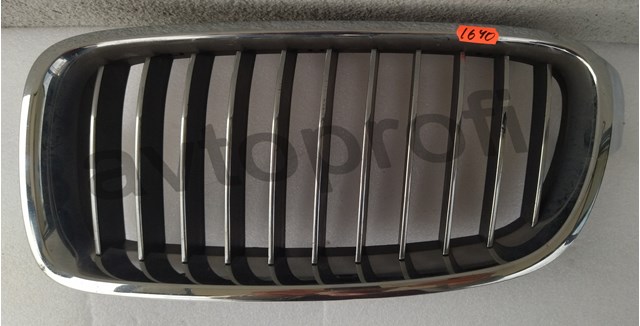 Решітка радіатора ліва 51137255411 BMW