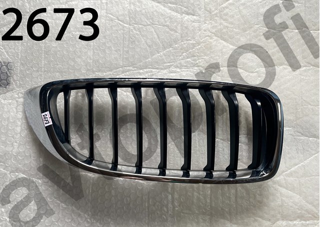 Решітка радіатора права 51137294818 BMW