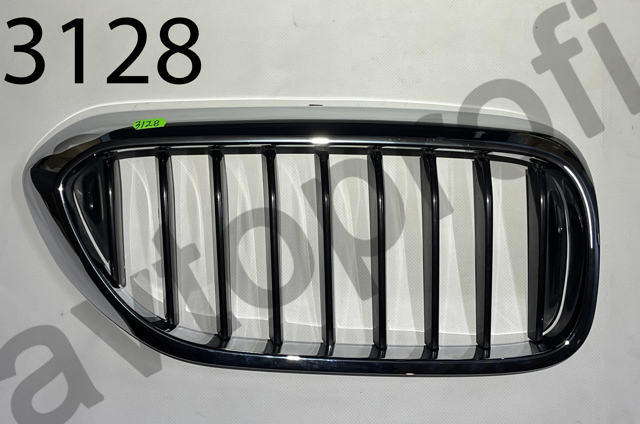Решітка радіатора права 51137390866 BMW
