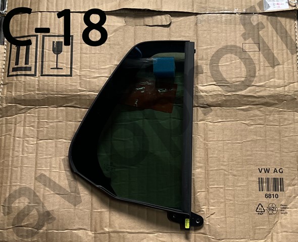 Вікно надставки дверей задніх 5G6845214C VAG