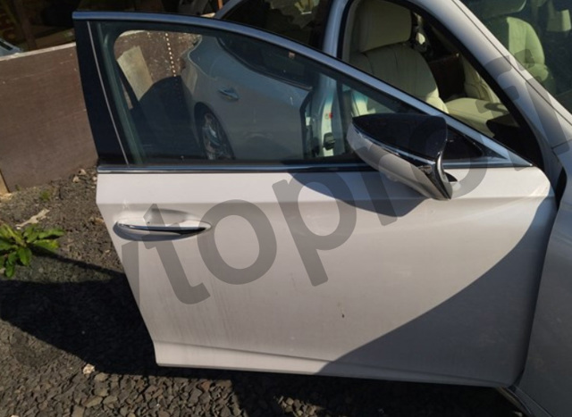 Дверка передня права 6700150140 TOYOTA