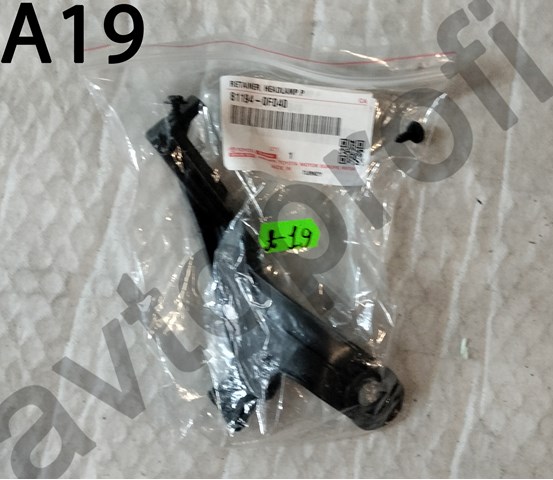 Кронштейн-адаптер кріплення фари передньої, лівої 811940F040 TOYOTA