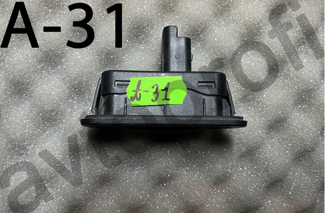 Кнопка приводу замка задньої 3/5 двері (ляди) 8200076256 RENAULT