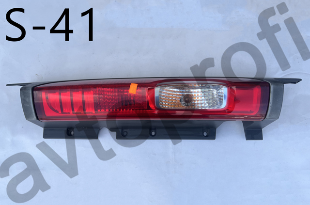 Задні ліхтарі 8200415251 RENAULT