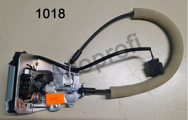 Замок дверей бічних зсувних лівих 825030012R RENAULT