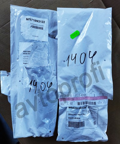 Кронштейн бампера переднього, правий 852204EA0A NISSAN
