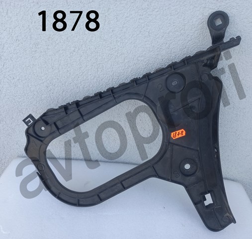 Направляюча заднього бампера, права 8V5807378 VAG