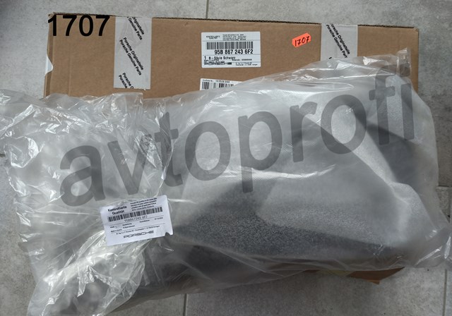 Обшивка стійки кузова внутрішня, середня ліва 95B8672436F2 PORSCHE