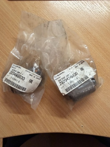 Сайлентблок нижнього важеля передньої підвіски Subaru Legacy IV