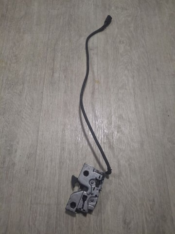 Запор капота (замок і привід замка капота) 11B823509A VAG