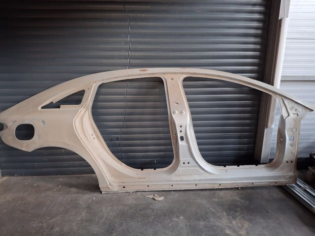 Крило заднє праве 2956300601 MERCEDES