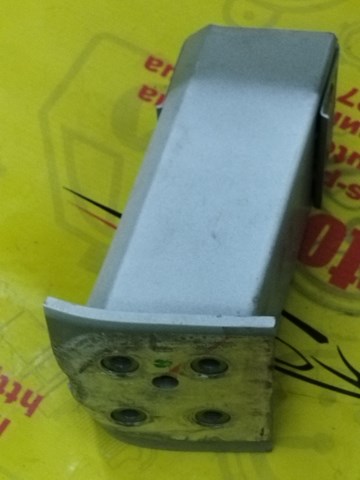 Кронштейн підсилювача переднього бампера 42551577 GM