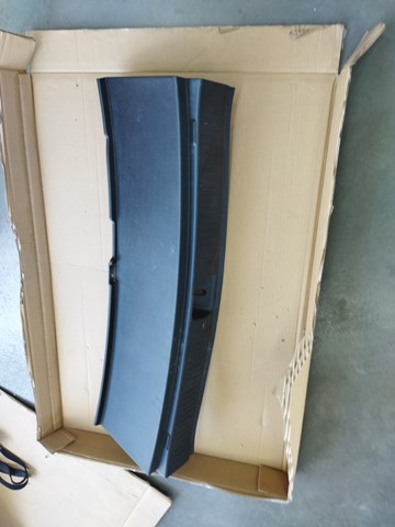 Накладка задньої панелі багажника 42786284 GM