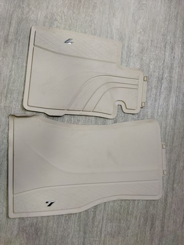 Гумові килимки передні 51472365427 BMW