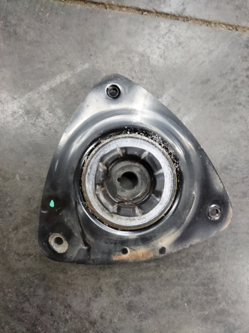 Подушка амортизатора переднього 543206RA0A NISSAN