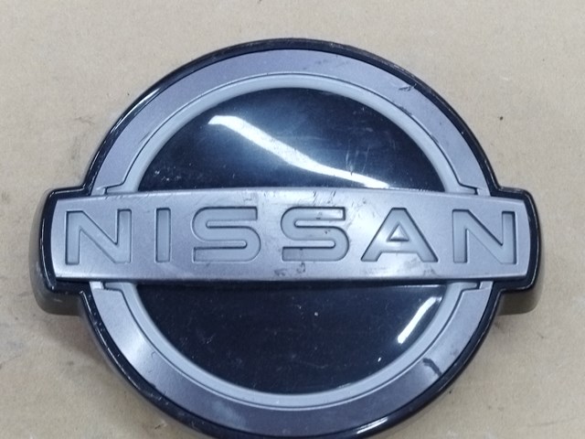 Фірмовий значок решітки радіатора 628905MP0A NISSAN