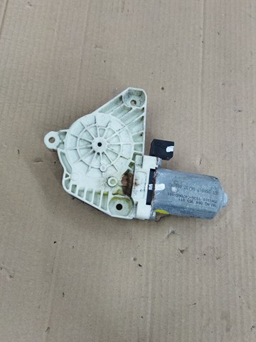 Мотор склопідйомника дверей задніх, правих 80A959811 VAG
