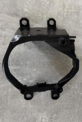 Кронштейн кріплення протитуманною фари, правої 8121948051 TOYOTA