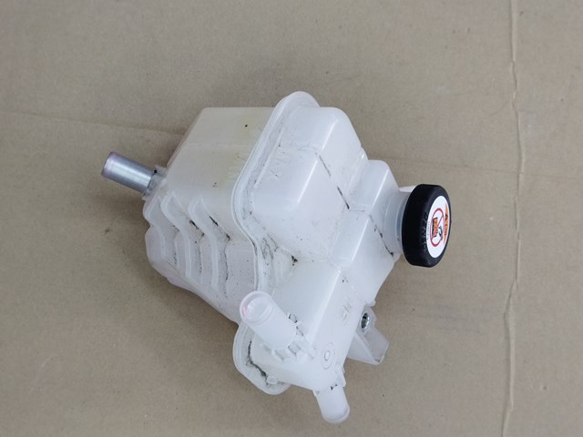 Бачок системи охолодження двигуна розширювальний 853150E070 TOYOTA
