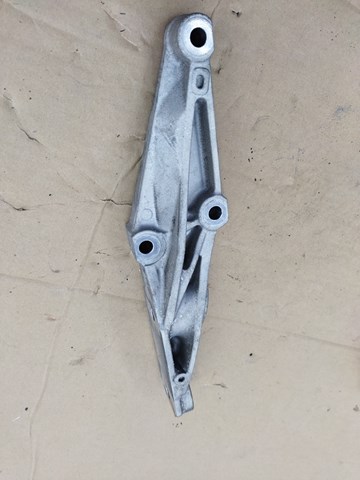 Кронштейн подушки (опори) двигуна, задньої 9J1199186 PORSCHE