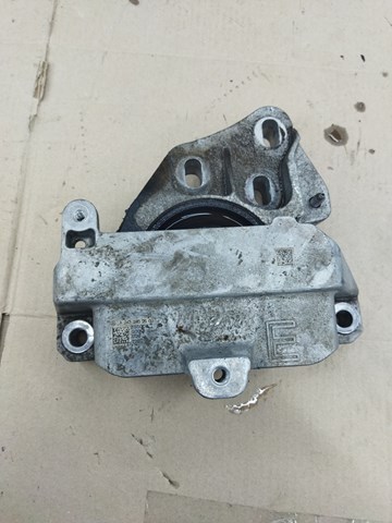 Подушка (опора) двигуна, ліва A2432402500 MERCEDES